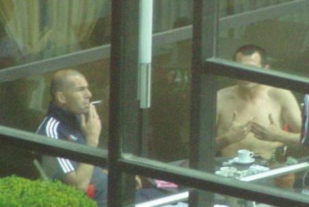 ZIDANE FUME